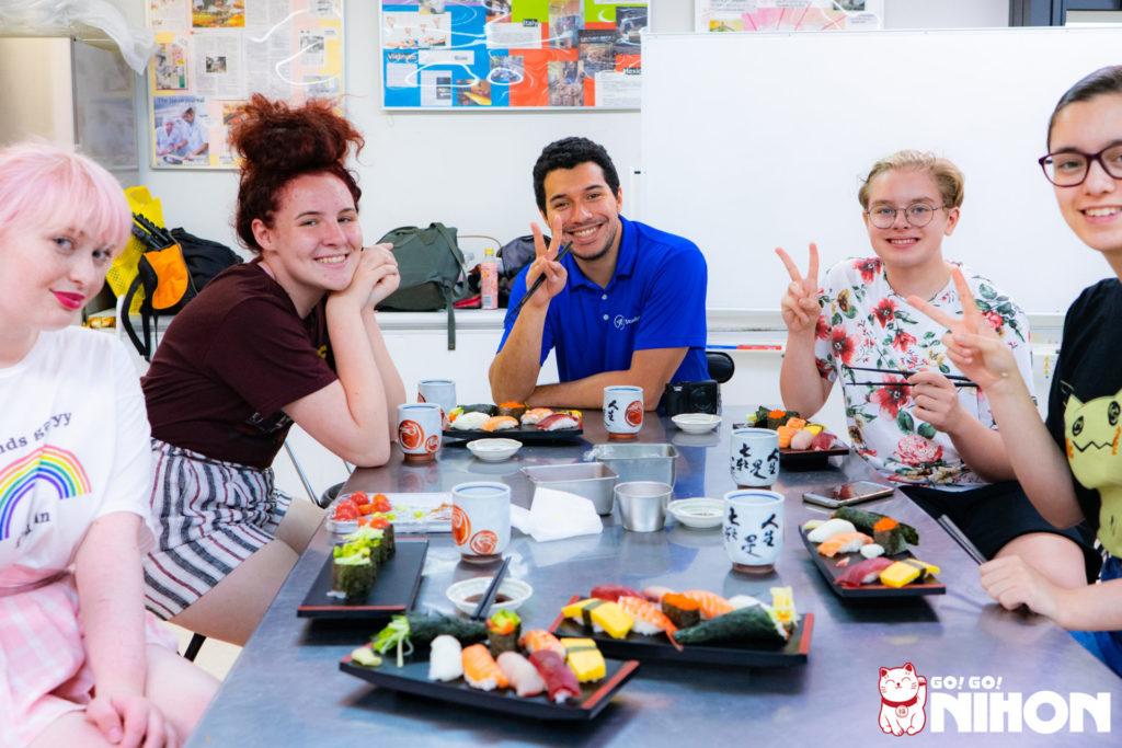 Study trips in Japan - Making sushi