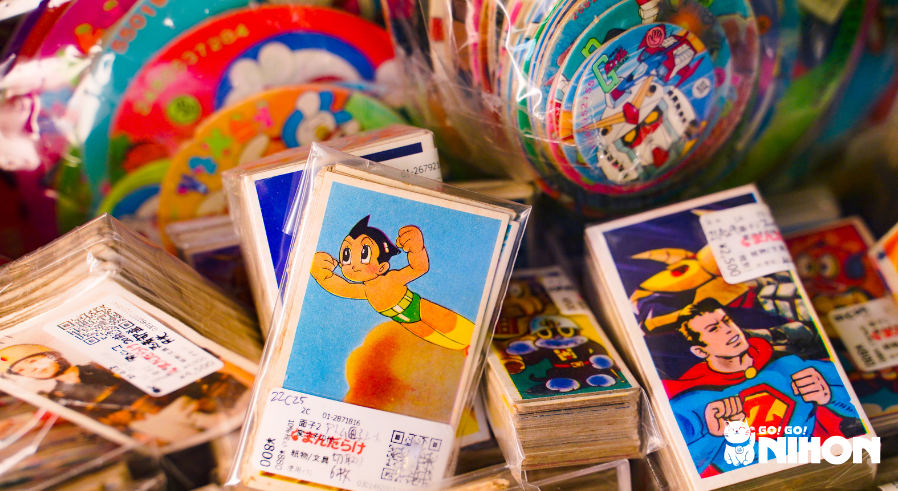 Toys and decks of cards from the Shōwa era