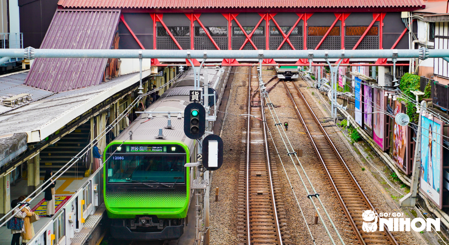 Immagine del treno della linea Yamanote in Giappone