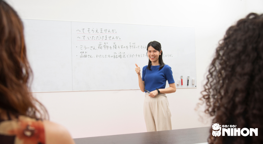 Teacher Karin Ishibashi has years of experience teaching Japanese to international students