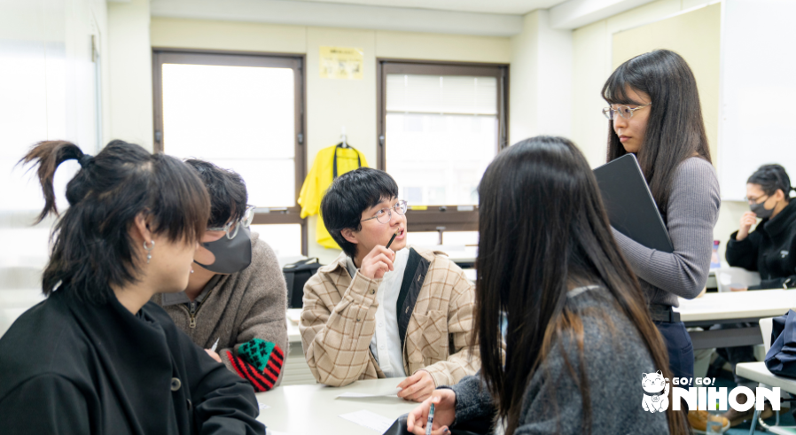 A group of students in a classroom at Sendagaya